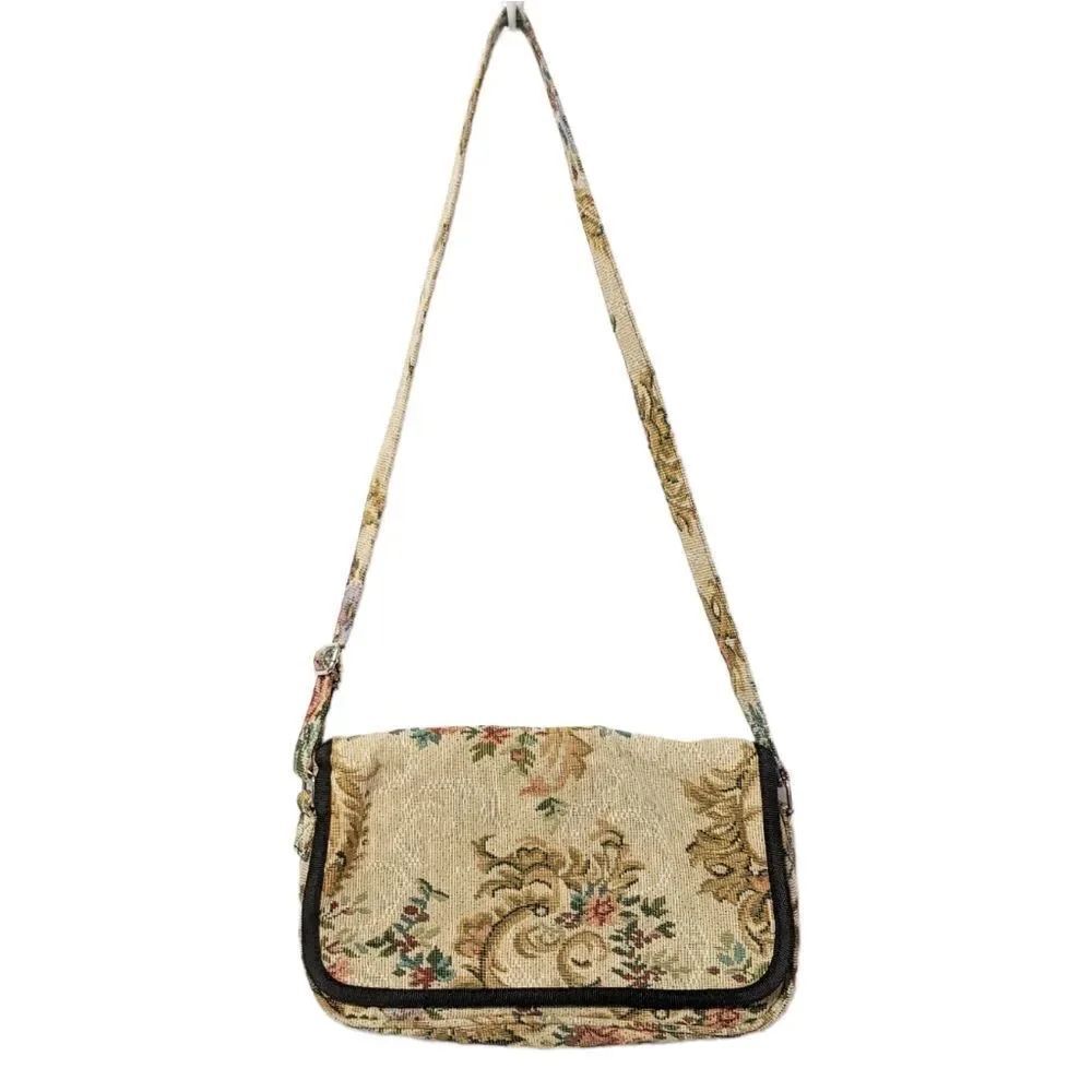 Floral Tapestry Flap Cottage Shoulder Bag